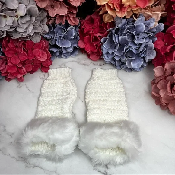 White Knit Fingerless Gloves with Faux Fur - Picture 8 of 11